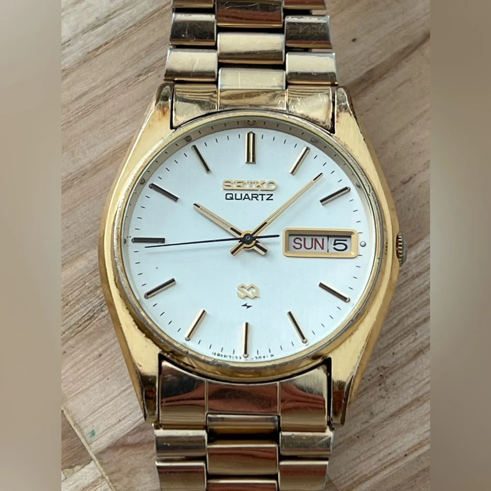 Seiko SQ Vintage Men’s Watch Silvery White Dial Gold-Tone Bracelet Date Window